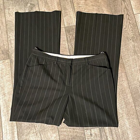 The Limited “Cassidy Fit” Black amd White Pinstripe Slacks. Size 6. - Picture 1 of 5